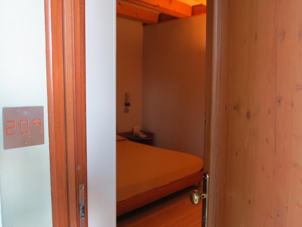 Hotel Della Torre 1850 Ponte San Marco Rum bild